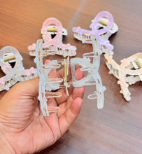 Load image into Gallery viewer, Bow Claw Clip
