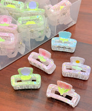 Load image into Gallery viewer, Mini Square Flower Claw Clip
