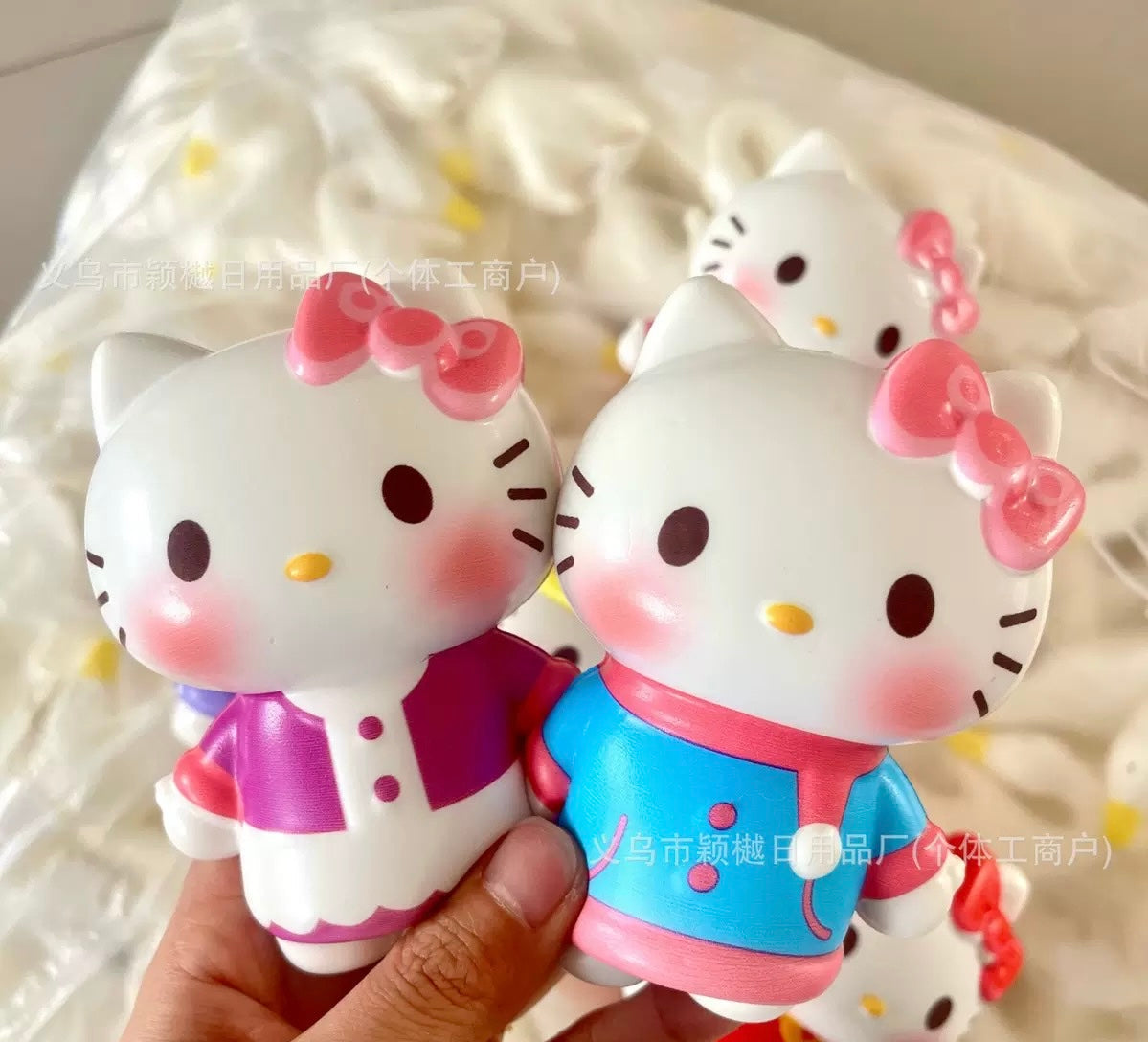 Hello Kitty Stress Buster Squishy Toy – Chains & Charms