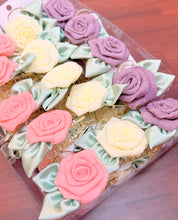 Load image into Gallery viewer, Rose Leafy Claw Clip
