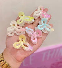 Load image into Gallery viewer, Bofeini Mini Bow Claw Clip
