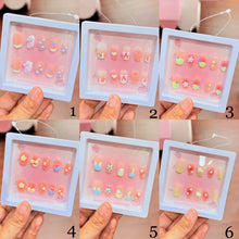 Load image into Gallery viewer, Floral Press On Nails
