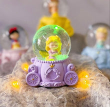 Load image into Gallery viewer, Mini Princess Carriage Lamp
