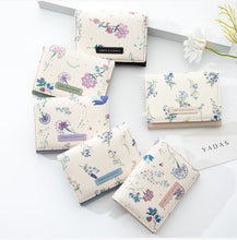 Load image into Gallery viewer, Classic Floral Cash Wallet
