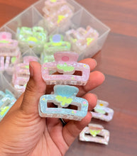 Load image into Gallery viewer, Mini Square Flower Claw Clip
