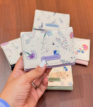 Load image into Gallery viewer, Classic Floral Cash Wallet
