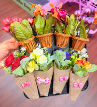 Load image into Gallery viewer, Jute Bouquet Magnet
