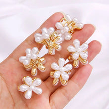 Load image into Gallery viewer, Mini Pearl Flower Clips
