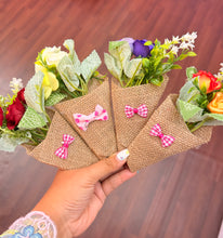 Load image into Gallery viewer, Jute Bouquet Magnet
