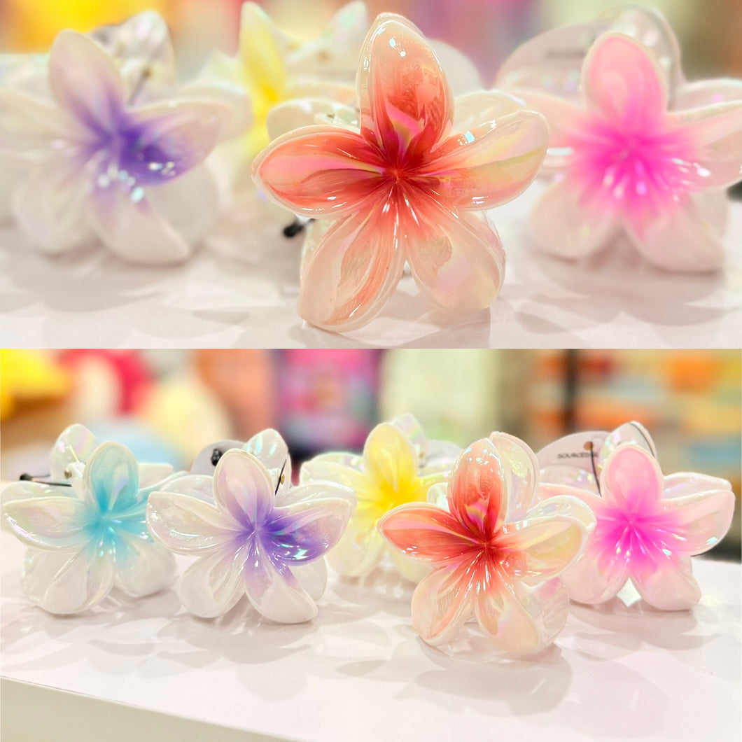 White Dual Tone Flower Claw Clip