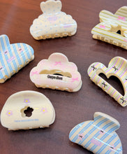 Load image into Gallery viewer, Pastel Pretty Claw Clip
