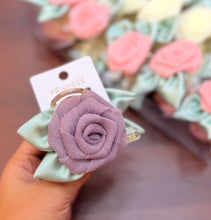 Load image into Gallery viewer, Rose Leafy Claw Clip
