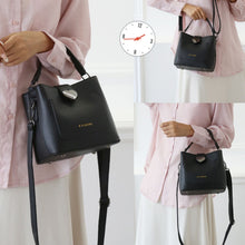 Load image into Gallery viewer, Classic Heart Sling Bag
