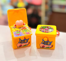 Load image into Gallery viewer, Shinchan Bum Box Keychain
