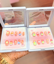 Load image into Gallery viewer, Floral Press On Nails
