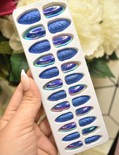 Load image into Gallery viewer, Glitter + Holographic Nails 24pcs (Almond Shaped)
